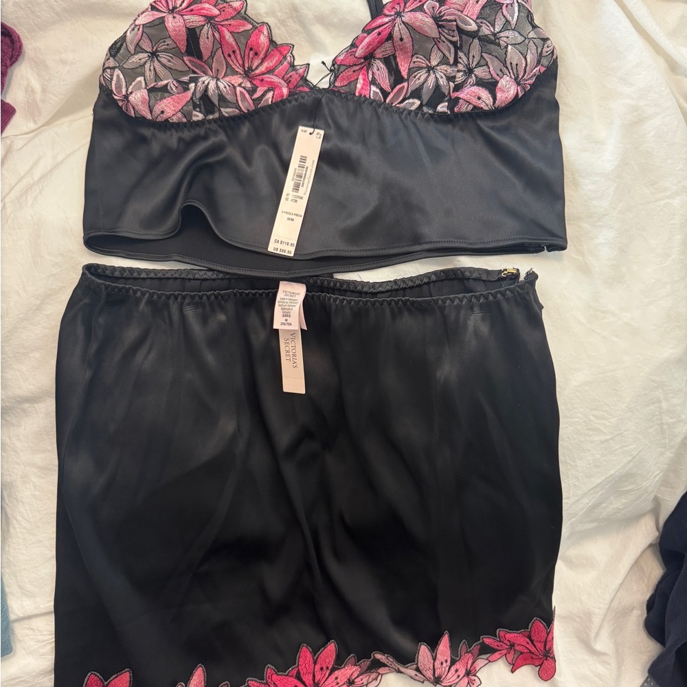 VICTORIA’S SECRET. Elegant Black and Pink Floral Intimate Set